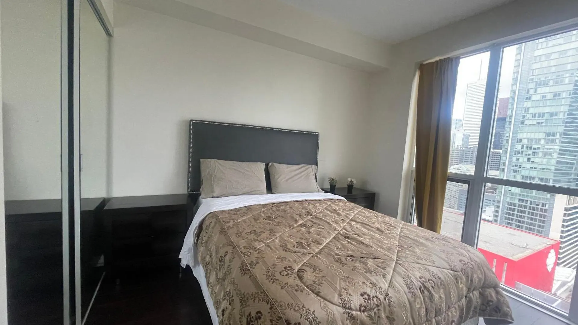 Ξενοδοχείο με διαμερίσματα Cn Tower Suite Τορόντο
